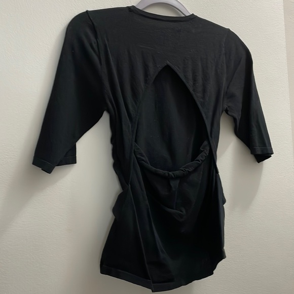 Favorite Daughter twist front cutout tshirt in black - Picture 3 of 8